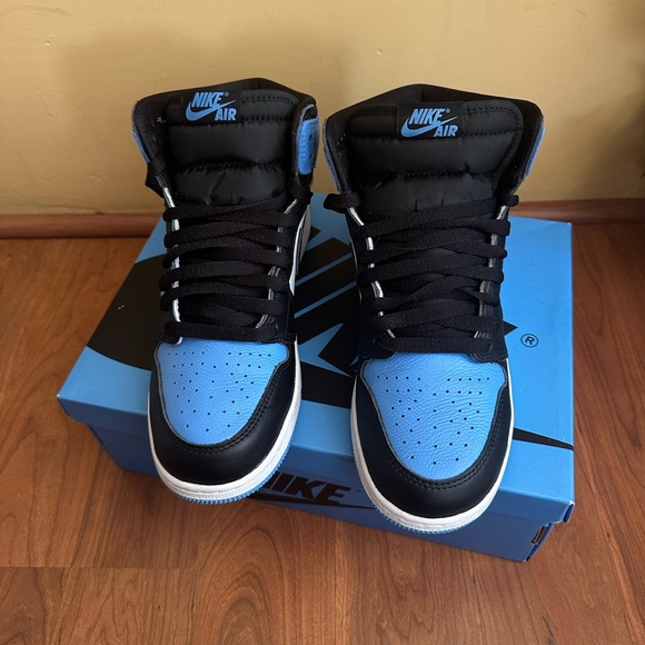 Air Jordan 1 Retro High OG GS - Picture 9 of 10